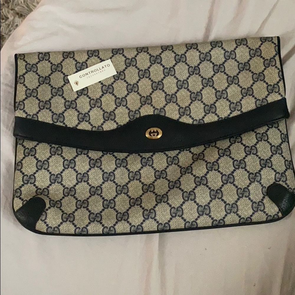 Vintage Gucci clutch